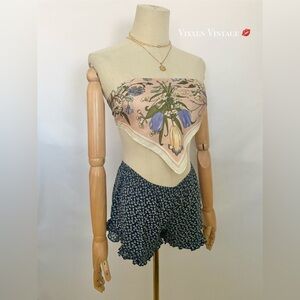 BRANDY MELVILLE DITSY DAISY 'VODI' RUFFLE SHORTS IN NAVY